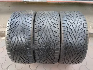 285/35r22 Toyo