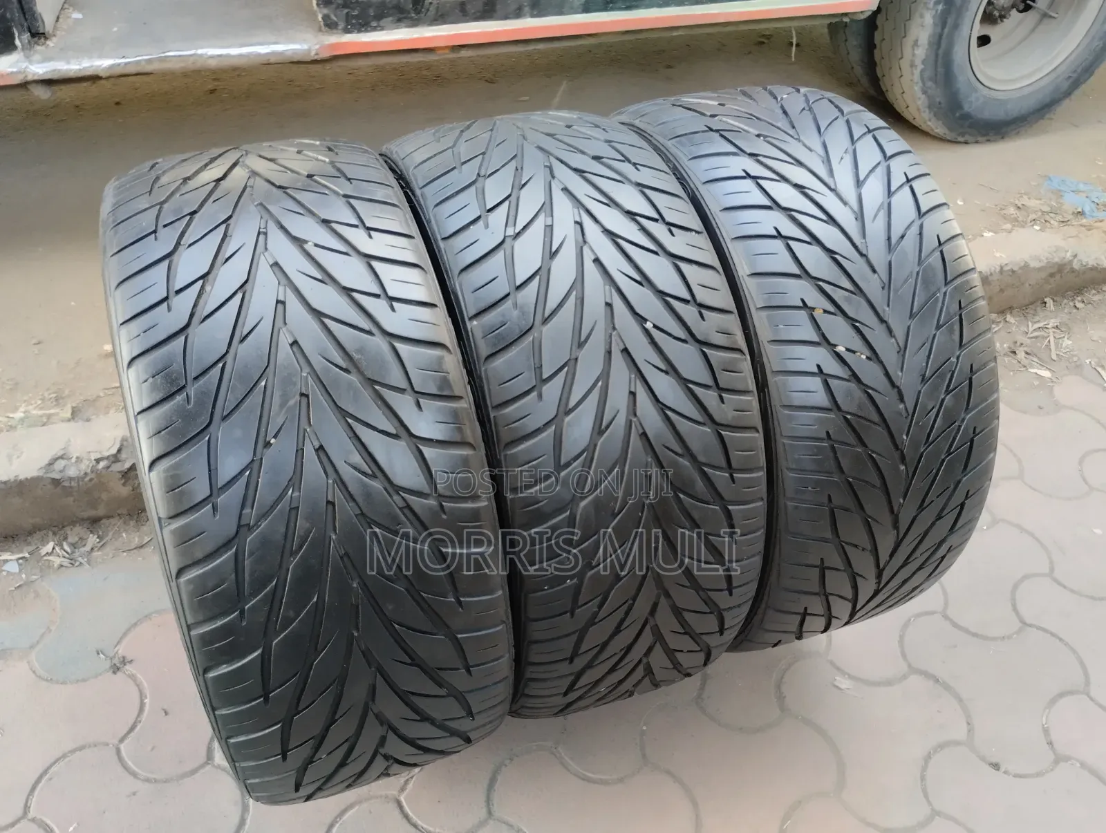285/35r22 Toyo