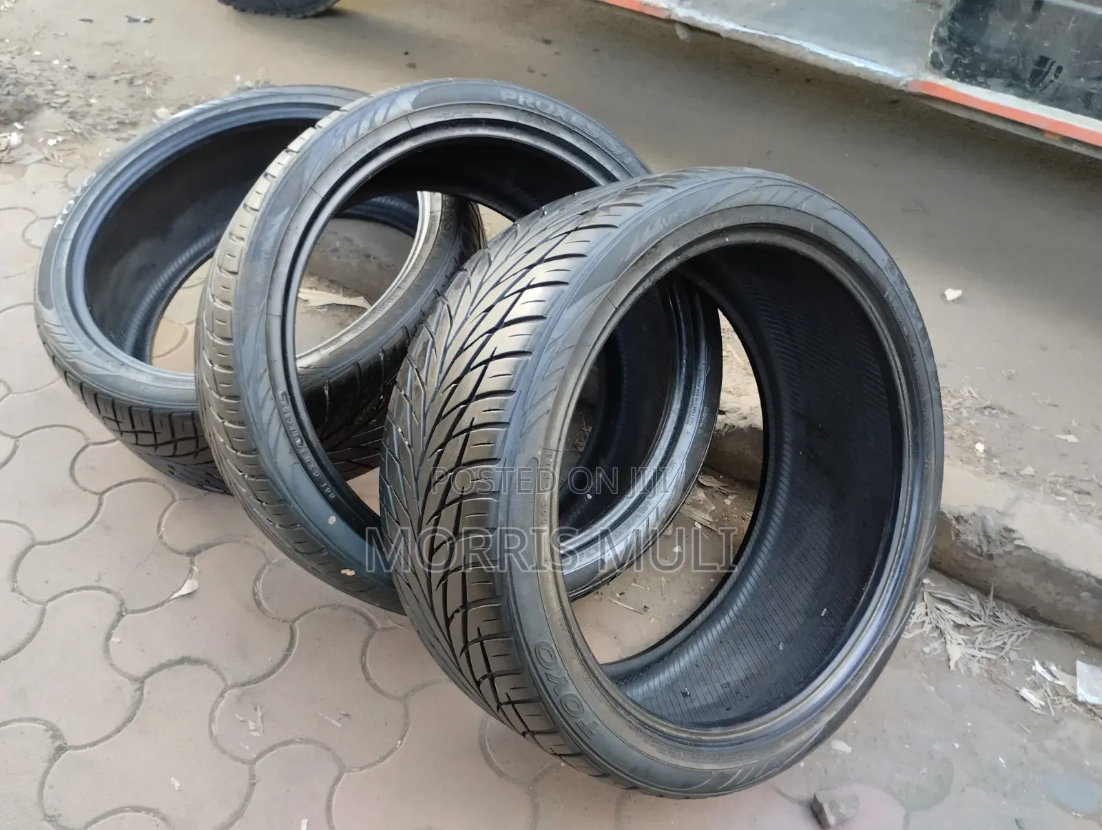 285/35r22 Toyo
