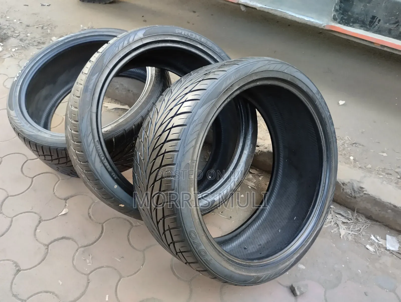 285/35r22 Toyo