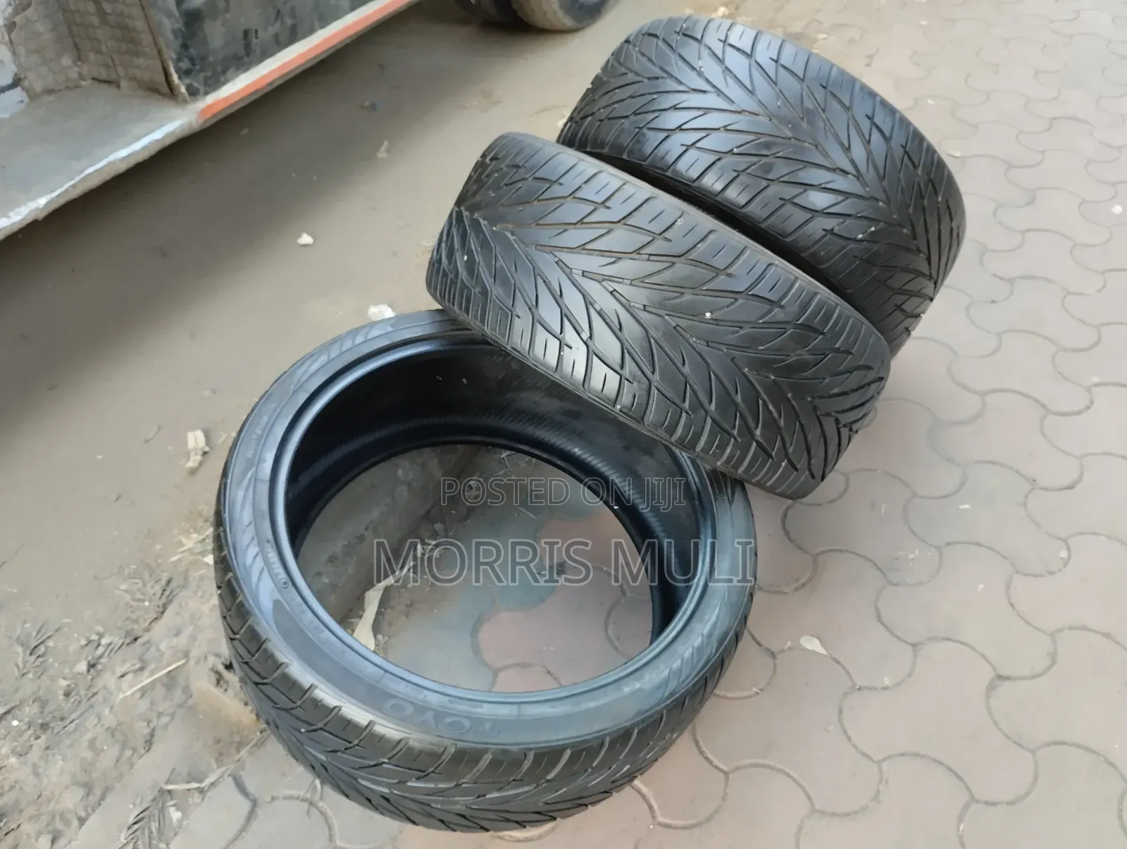 285/35r22 Toyo