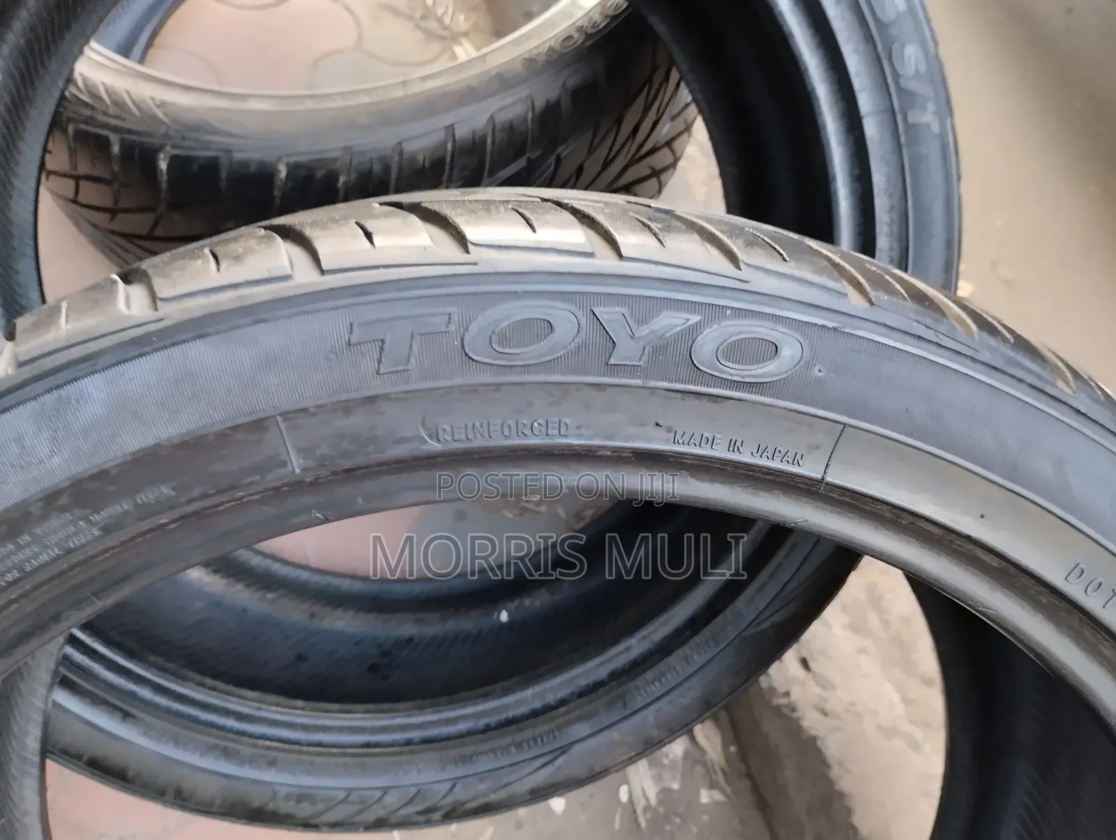 285/35r22 Toyo