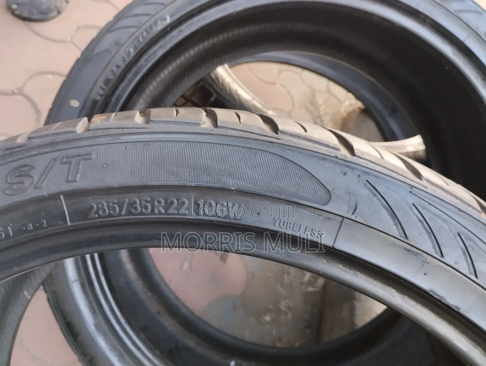 285/35r22 Toyo