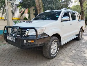 Toyota Hilux 2013 White