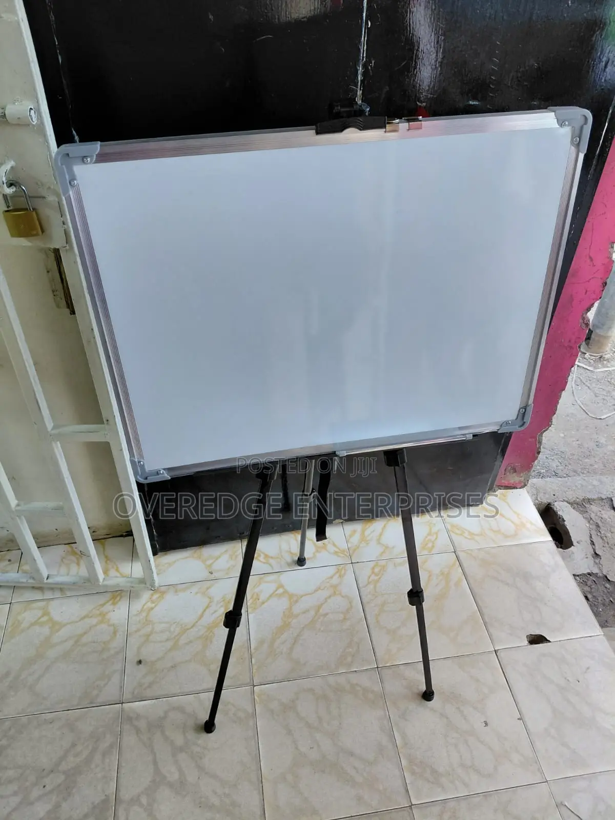 Magnetic Smooth Whiteboard 50x70cm on Stand