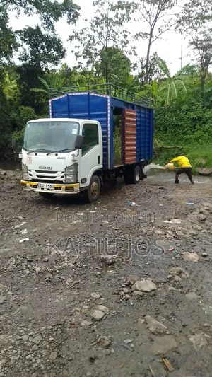 Isuzu NMR Closed Body