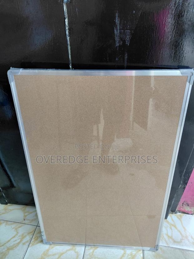 Brown Quality Pushpin Noticeboard