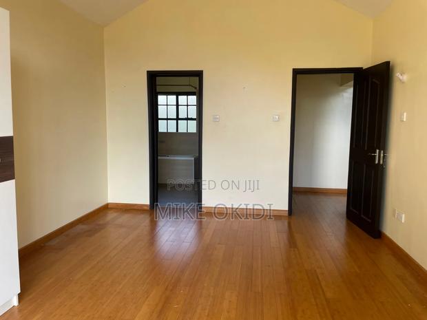 5bdrm Mansion in Hardy for sale - thumbnail 3