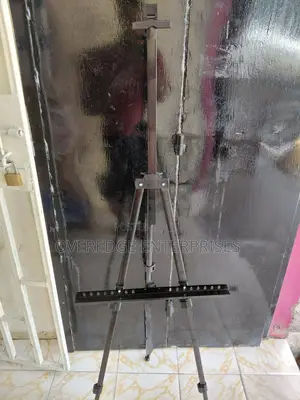 Metallic Stands for Canvas and Boards