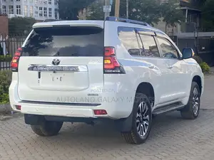 Toyota Land Cruiser Prado 2.7 2022 White