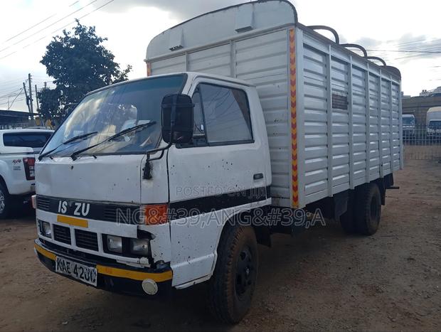 Isuzu NKR 3.3 Truck