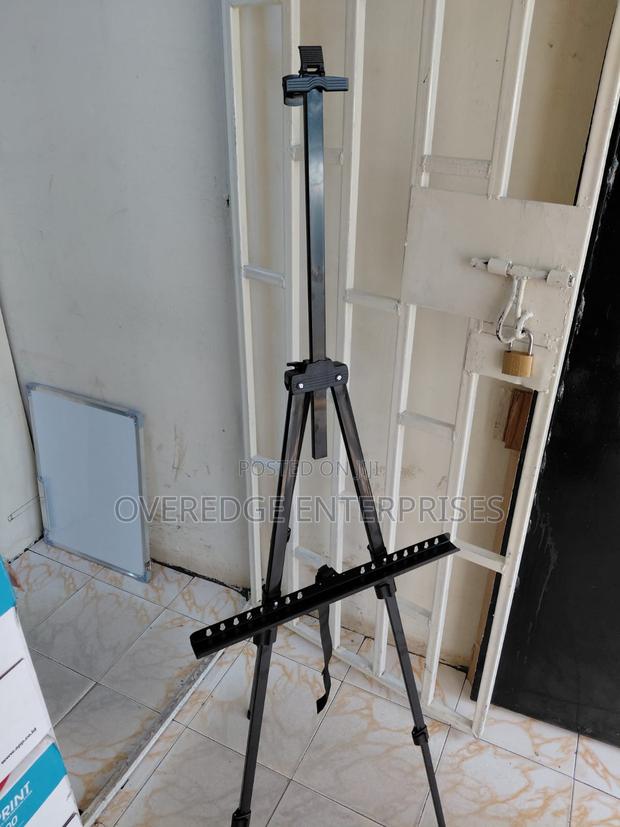 Tripod Stand Available for Students - main view