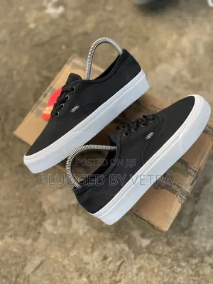 Vans Off the Wall Rubbers in "Black White-Sole Colourway"