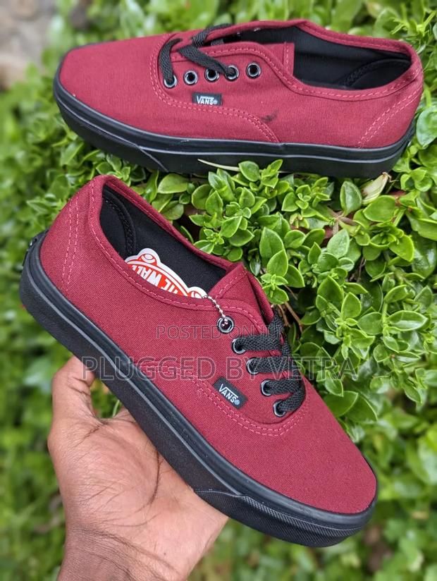 Vans Off the Wall in "Maroon Black Sole Colourway"