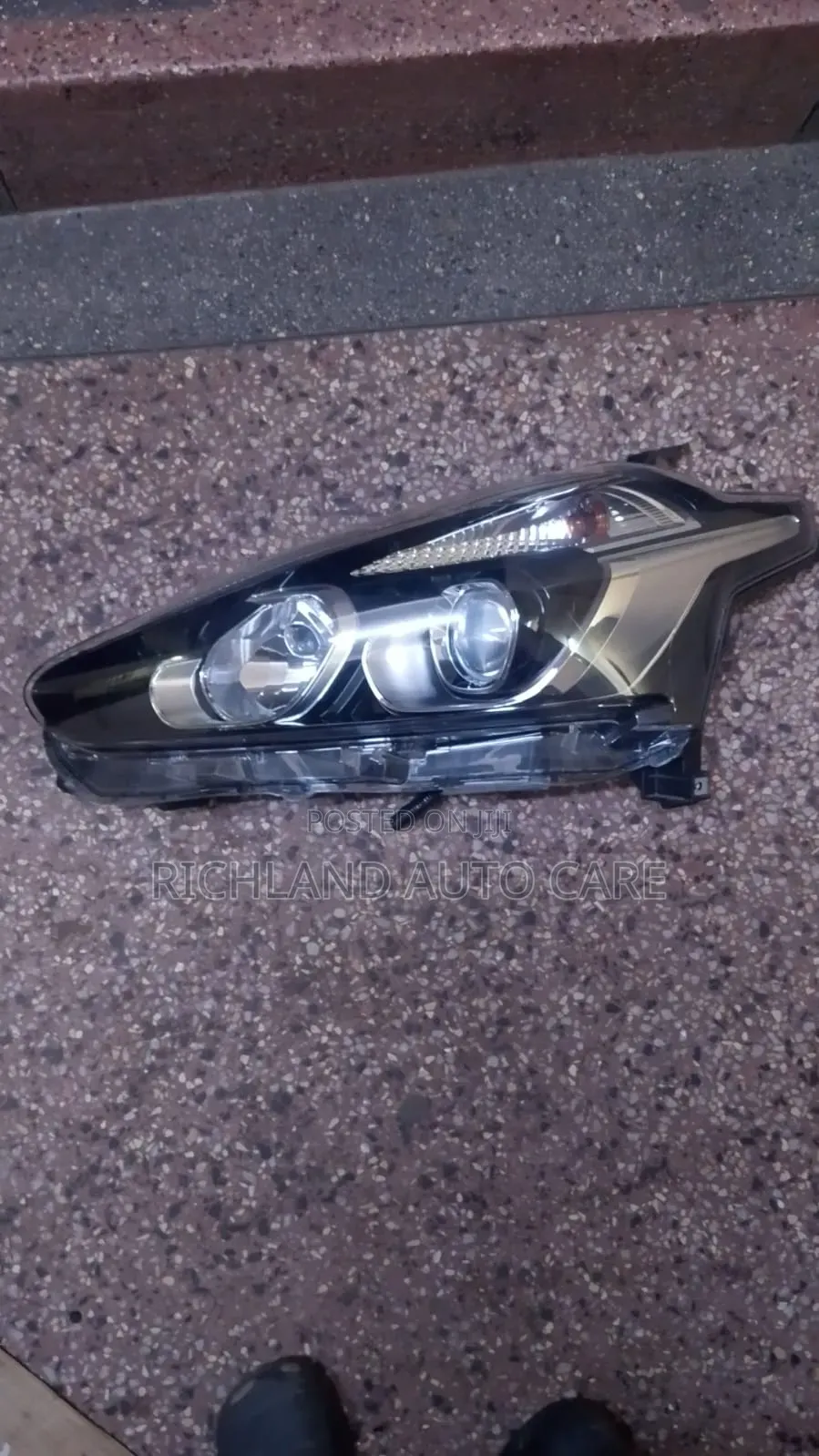 Headlight Toyota Sienta Nsp172