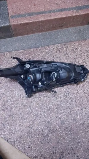 Headlight Toyota Sienta Nsp172