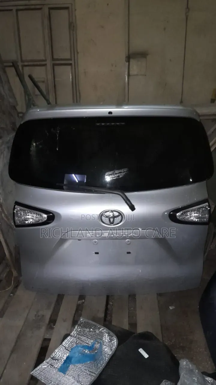 Rear Gate Toyota Sienta Nsp172 G