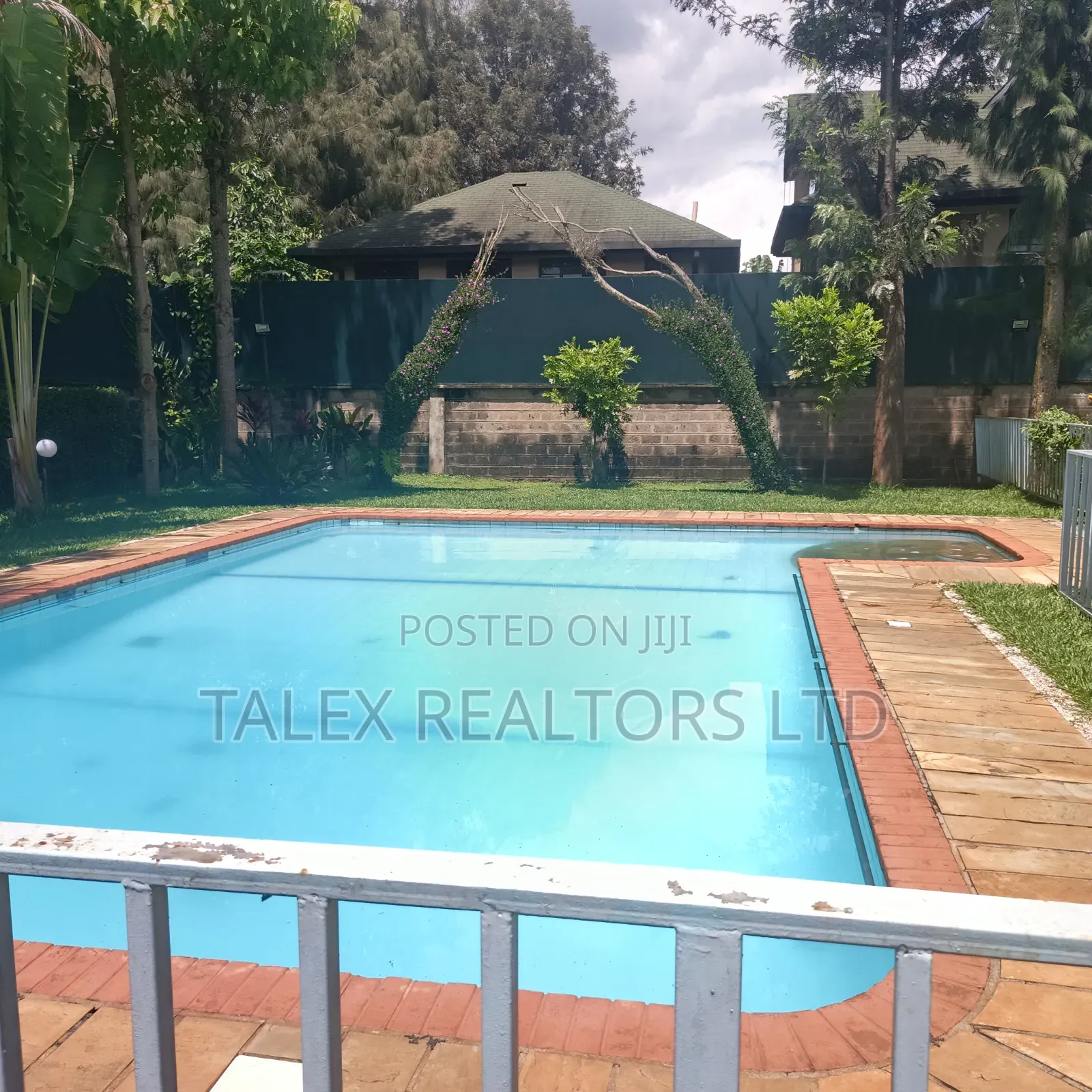 4bdrm Mansion in Call Me, Runda for rent