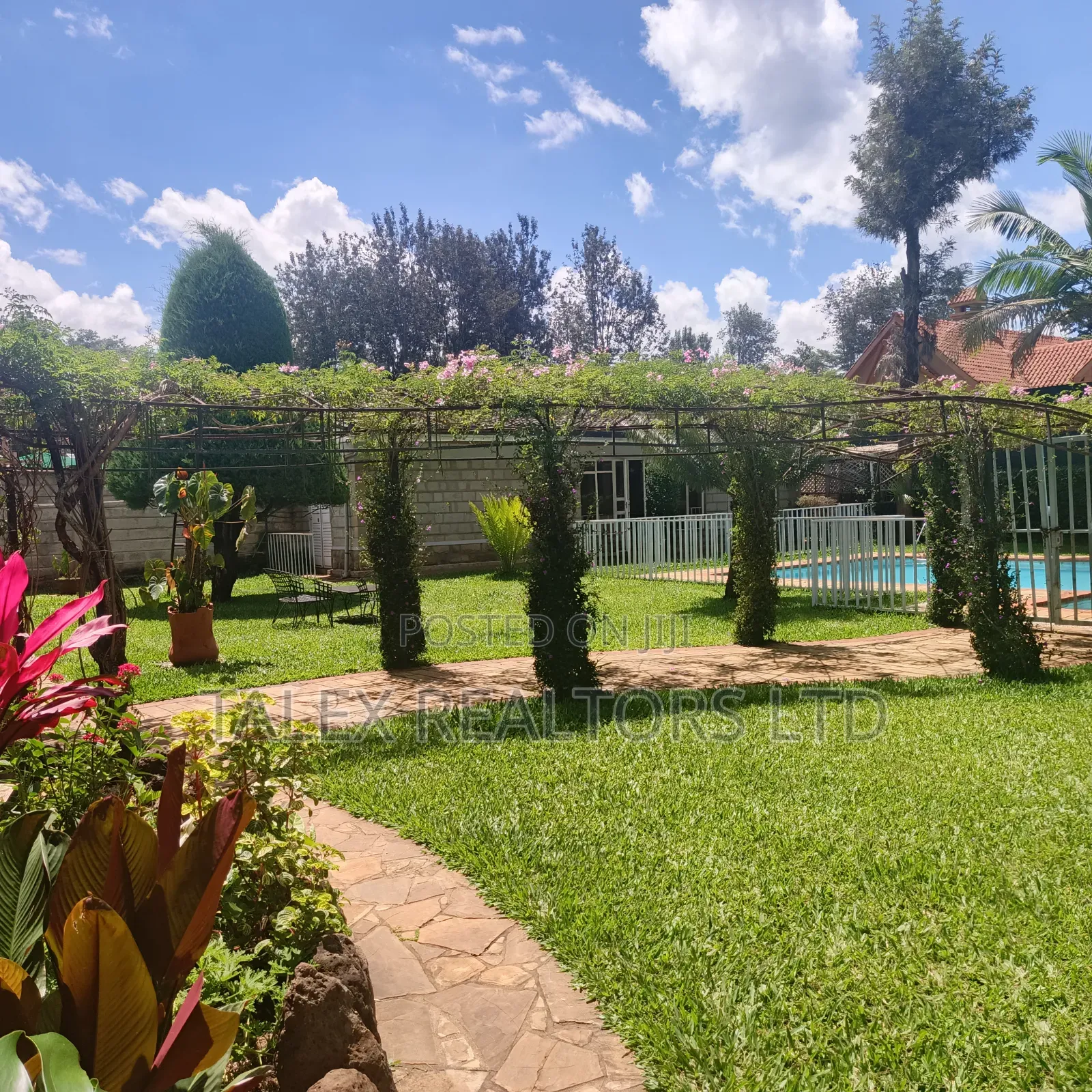 4bdrm Mansion in Call Me, Runda for rent
