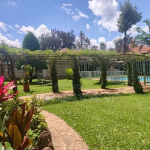 4bdrm Mansion in Call Me, Runda for rent