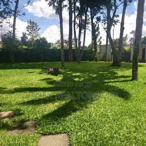 4bdrm Mansion in Call Me, Runda for rent