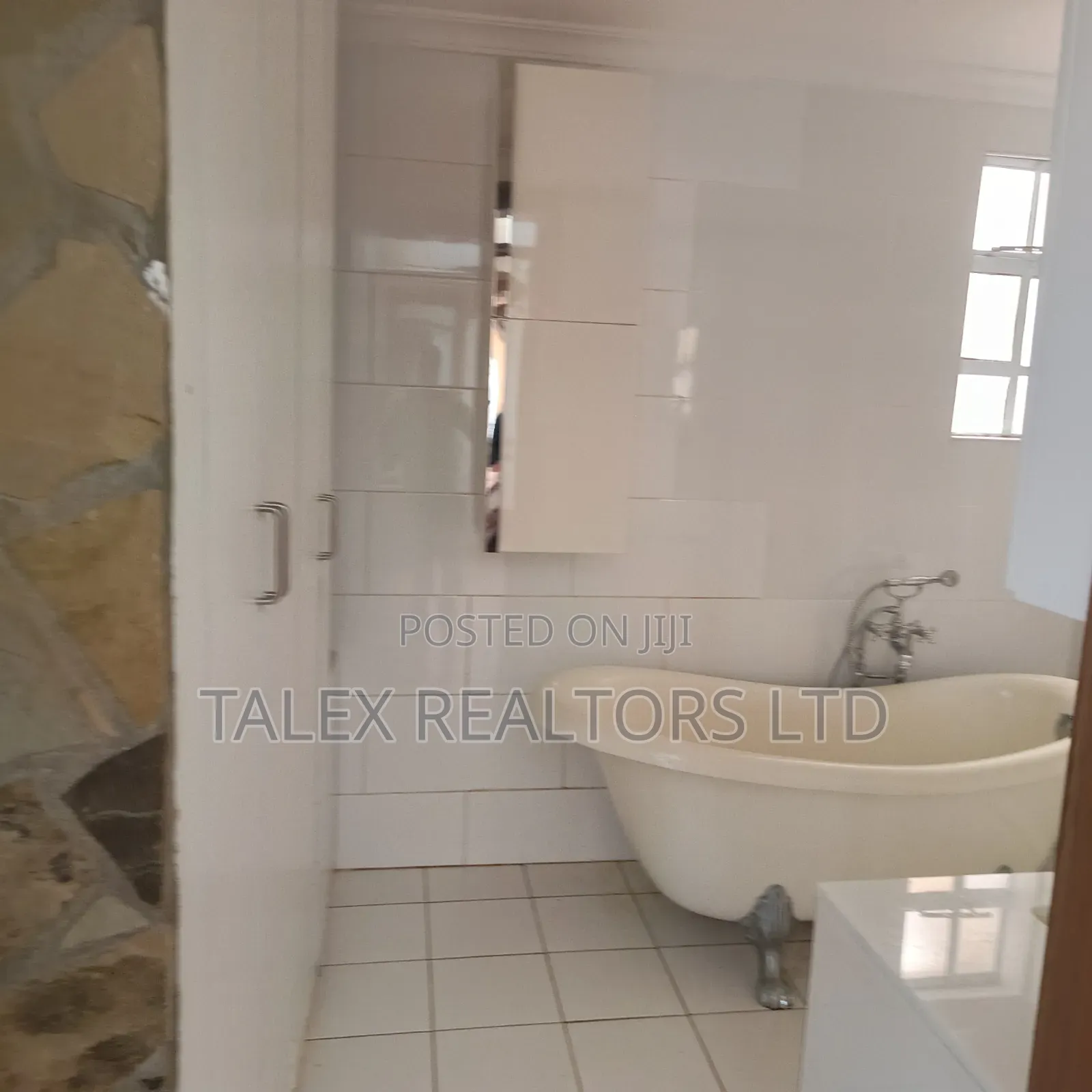 4bdrm Mansion in Call Me, Runda for rent