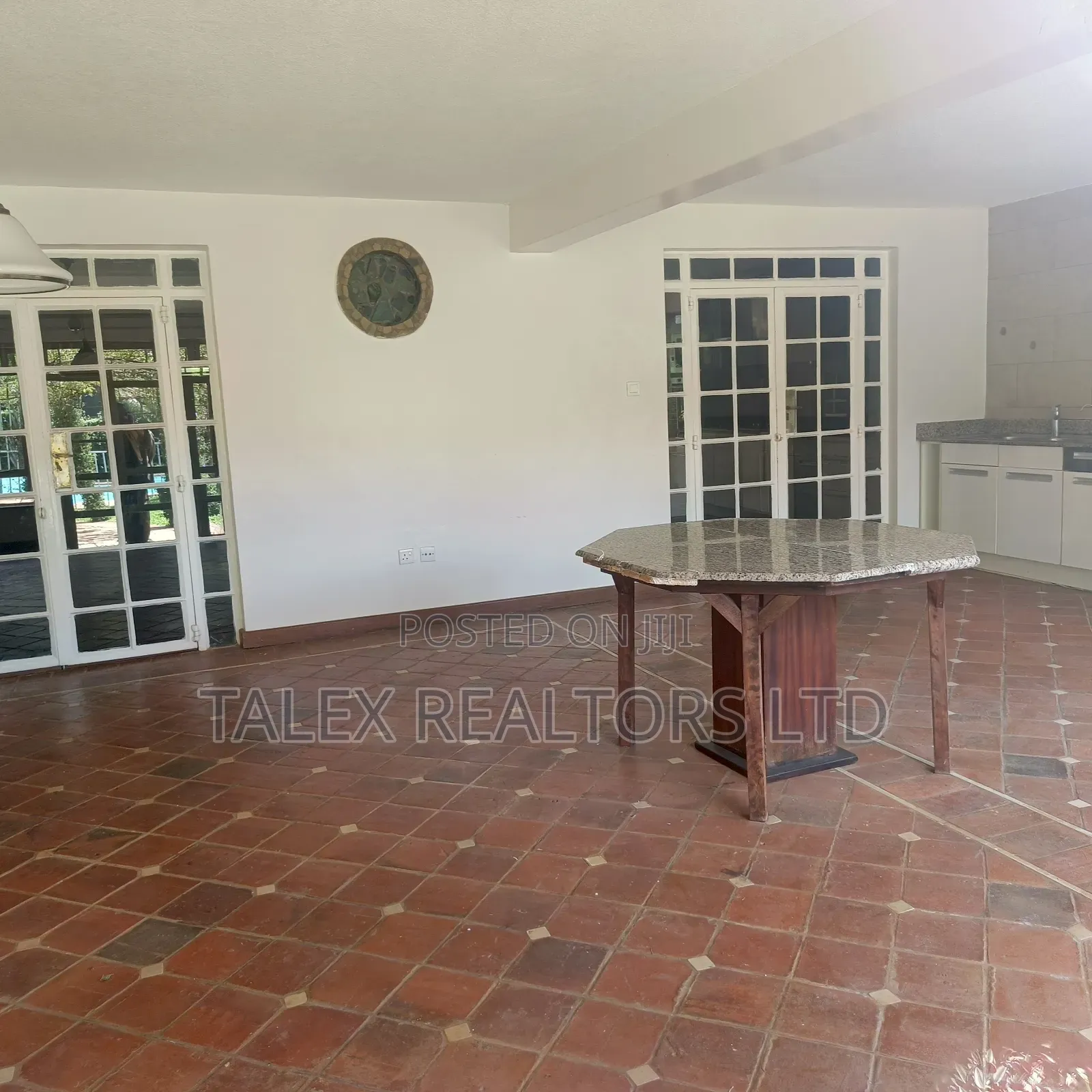 4bdrm Mansion in Call Me, Runda for rent