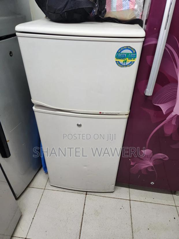 Min Double Door Fridge 180litres - thumbnail 2