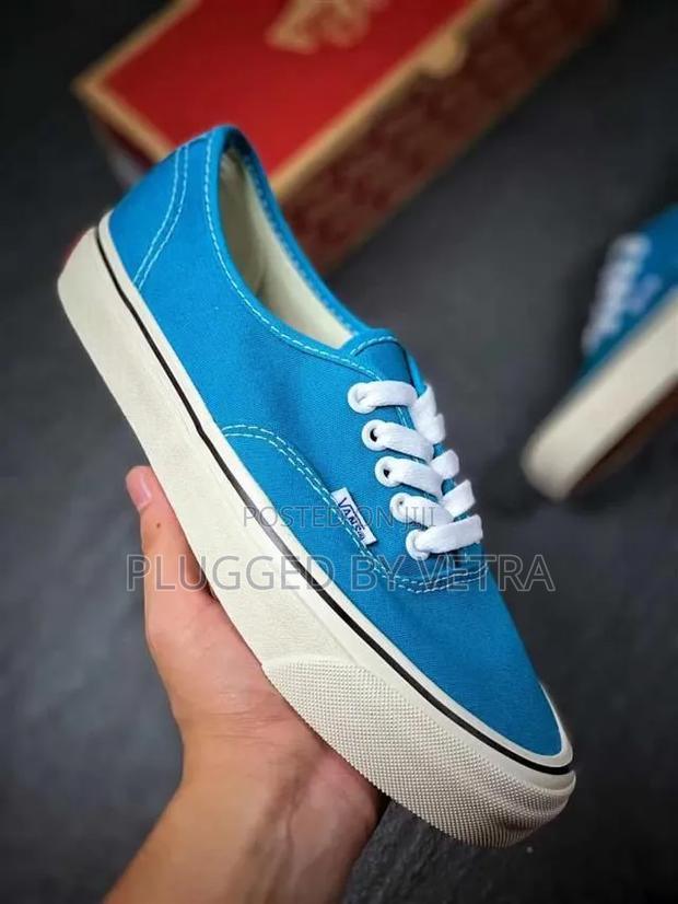 Vans Authentic Shoes/Low-Top Silhouette With a Canvas Upper Material. - thumbnail 2