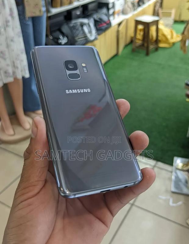 Samsung Galaxy S10 Plus 128 GB Gray - main view