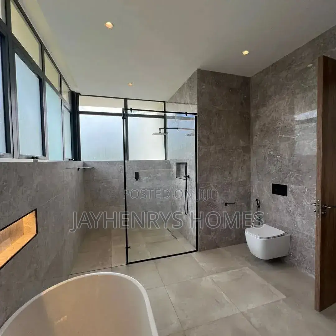 5bdrm House in Nyari for sale