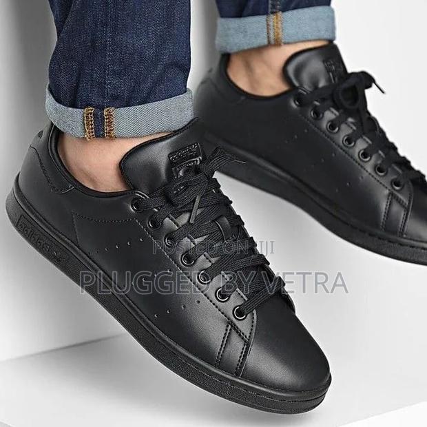 Adidas Stansmith in "All Black/Tripple Black Colourway Sneakers"