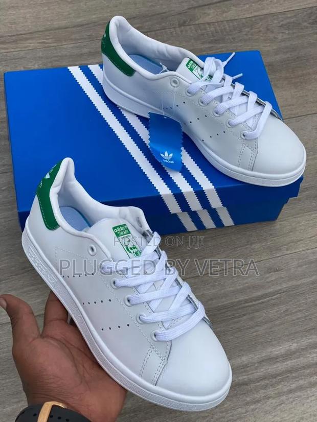 Adidas Stansmith in "White and a Green Patch"Sneakers.