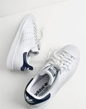 Adidas Stan-Smith in "White and a Touch of Elegance Black"