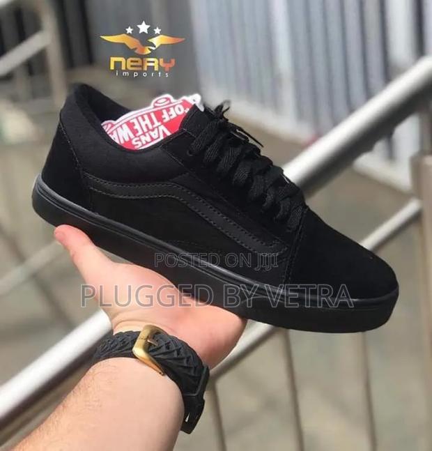 Tripple Black -Skater Vans Sneakers.