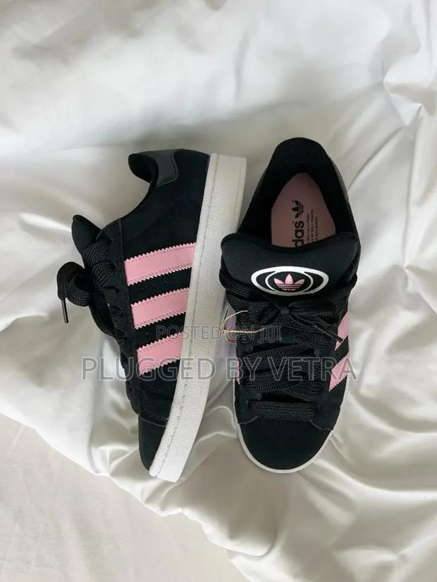Adidas Campus Black-Pink Sneakers in Black Laces.