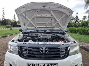 Toyota Hilux 2012 Off white