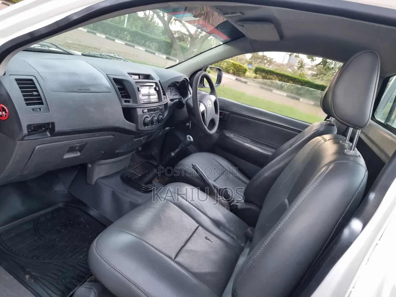 Toyota Hilux 2012 Off white