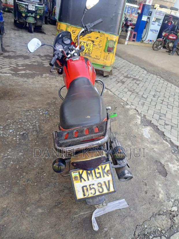 Bajaj Boxer 150 UG 2025 Red