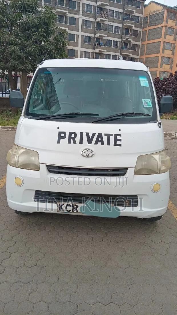 Toyota HiAce 2011 White