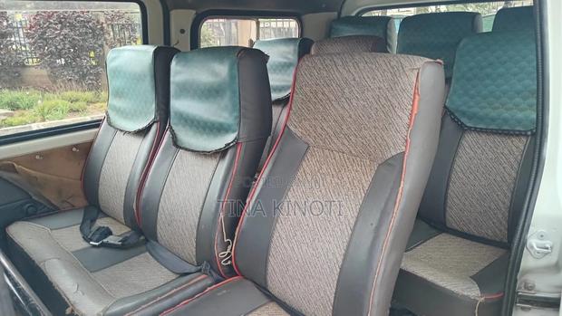 Toyota HiAce 2011 White - thumbnail 4