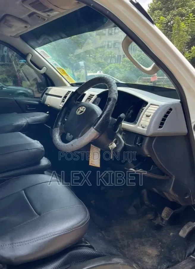 Toyota HiAce 2014 White