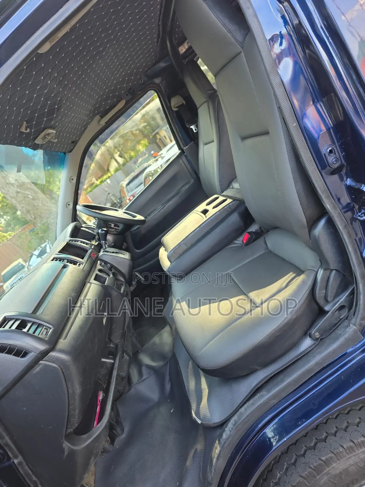Toyota HiAce 2014 Blue