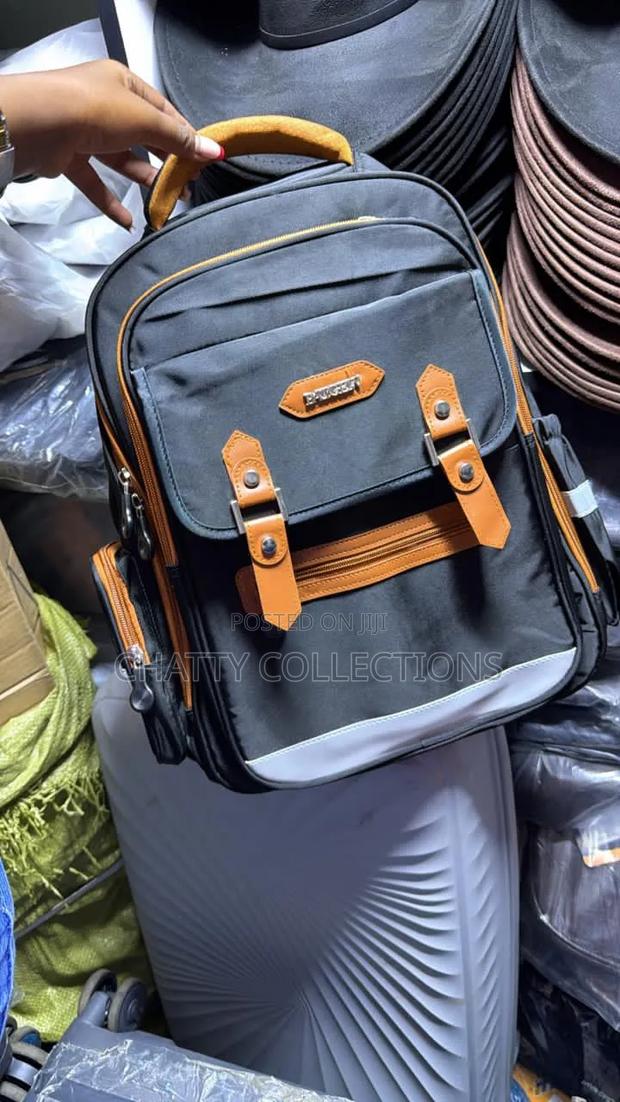 Black Heavy Capacity School Bag Backpack for Grade 1 to Grade 4
