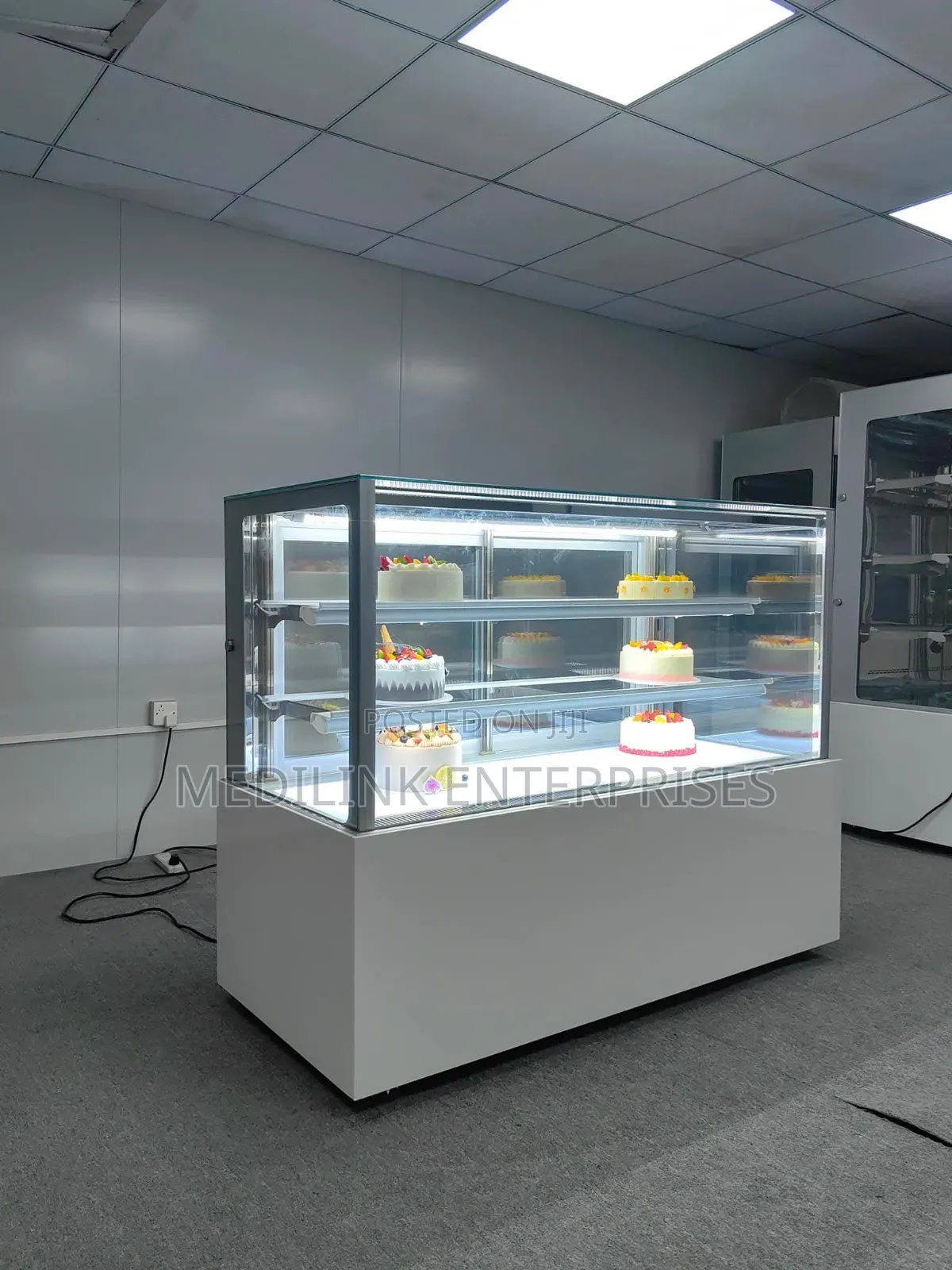 Edged Imported Commercial Cakes Display
