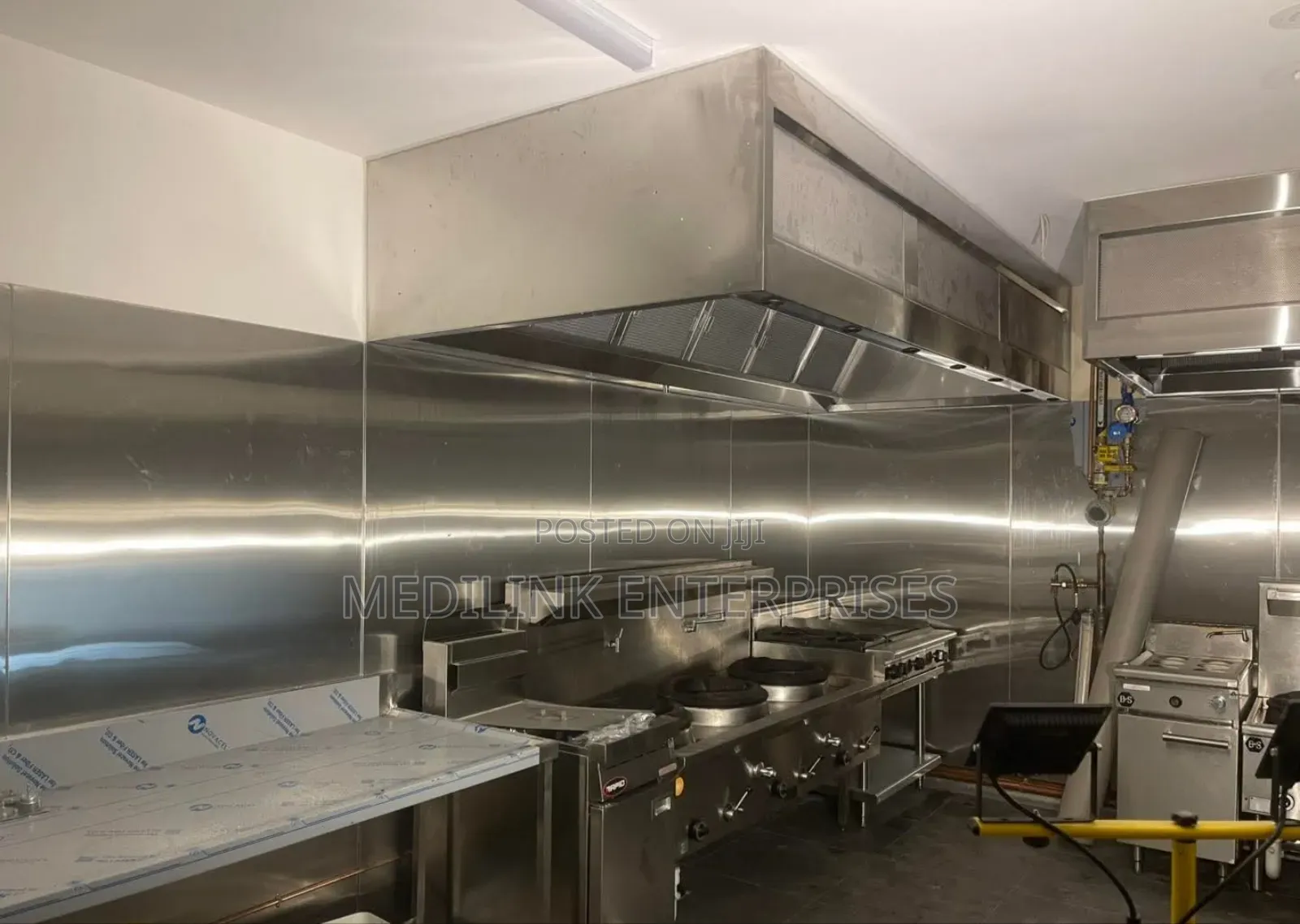 Commercial Kitchen Cooker+Hoods(