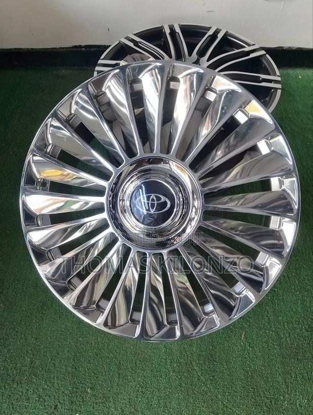 Size 20 V8 300 Series Rims