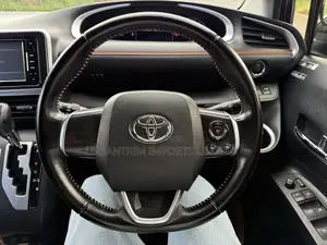Toyota Sienta 1.5 FWD 2018 Black