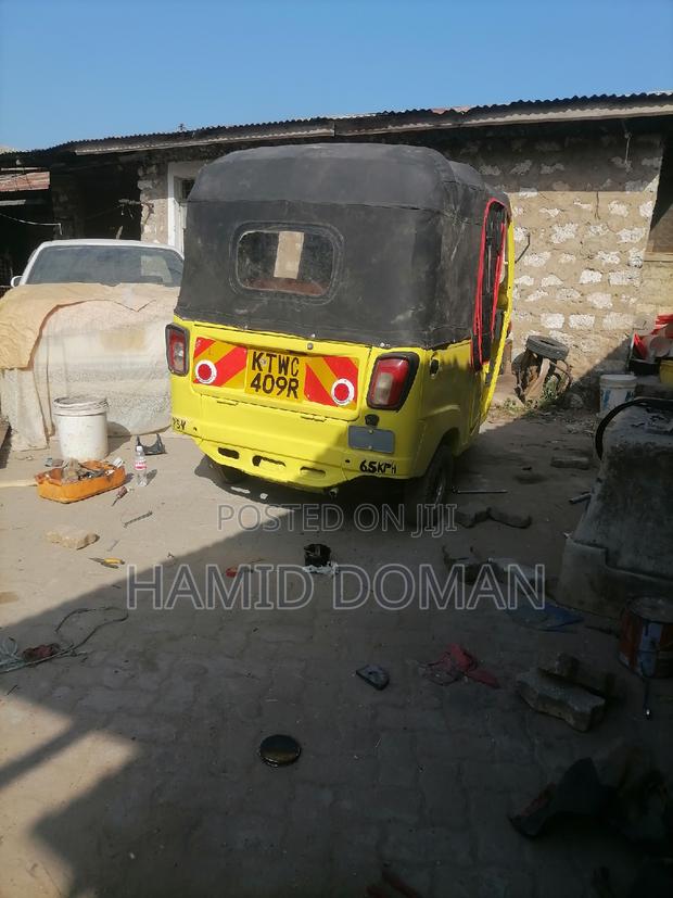 Piaggio 2023 Yellow - thumbnail 2