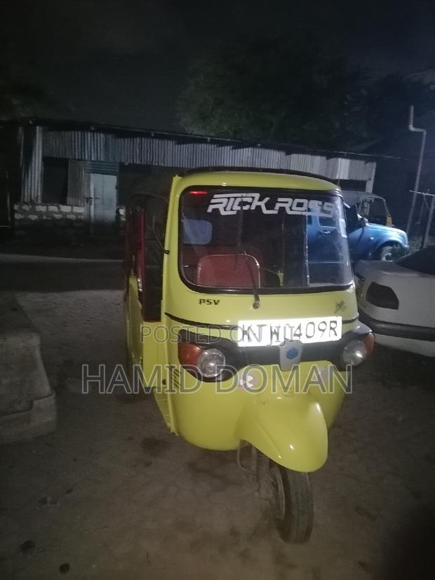 Piaggio 2023 Yellow - thumbnail 6